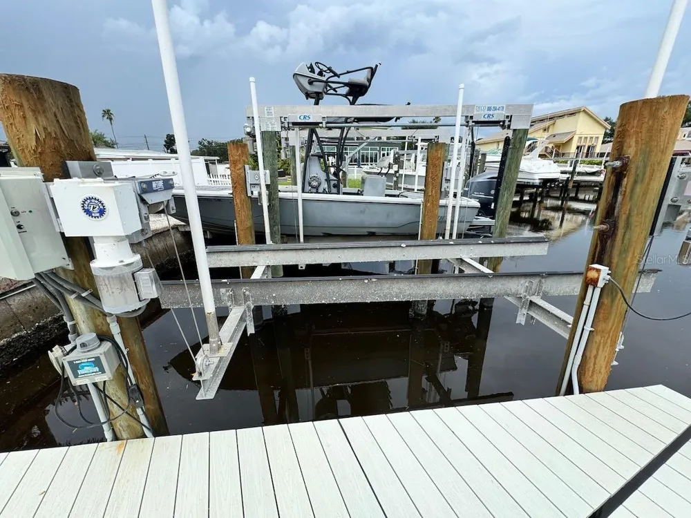 5451 BAYOU GRANDE BOULEVARD NE St Petersburg, FL 33703