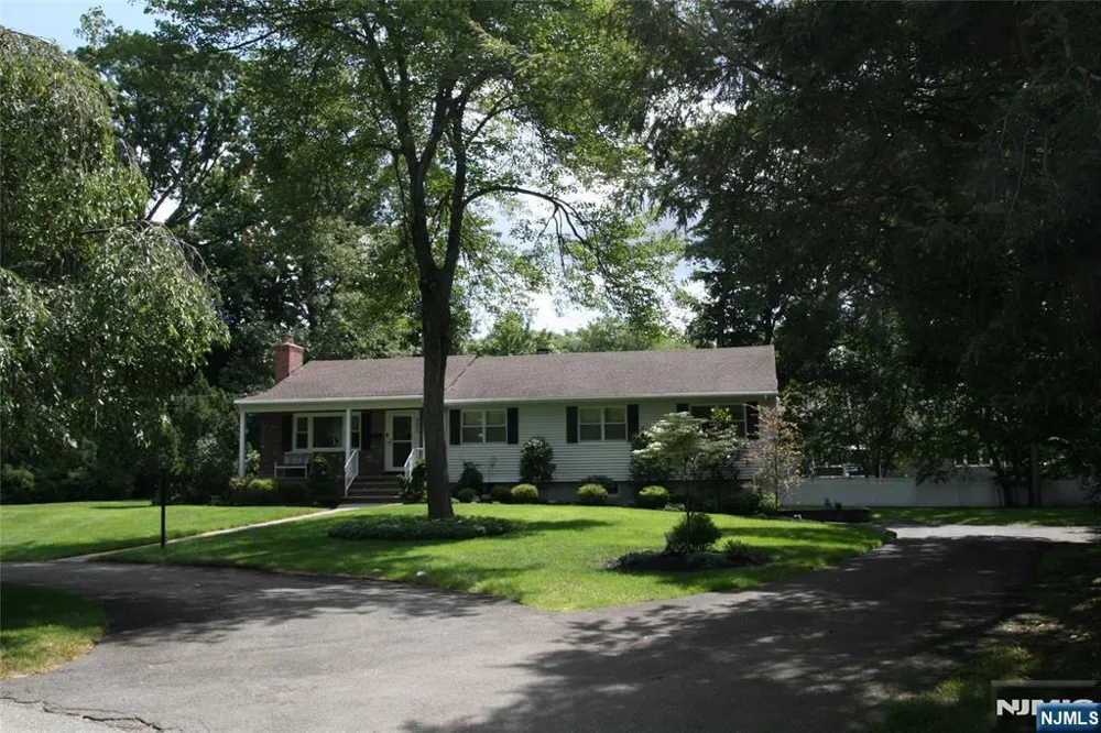 452 Glendale Road Wyckoff, NJ 07481