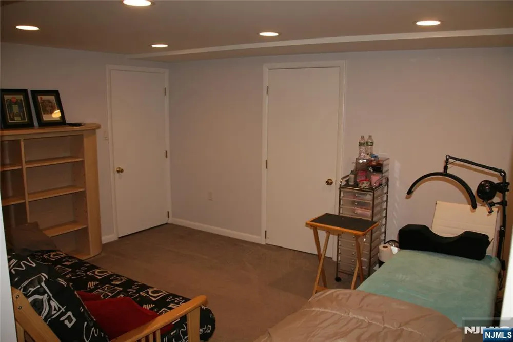 452 Glendale Road Wyckoff, NJ 07481
