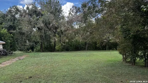 380 GUADALUPE RIVER DR
