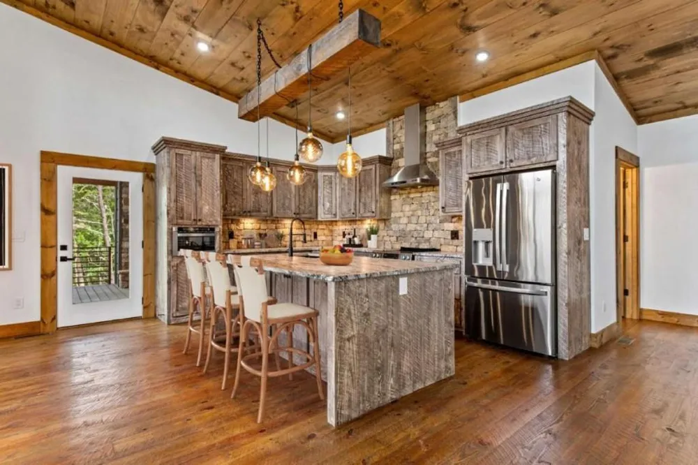 65 Wolf Creek Heights Mineral Bluff, GA 30559