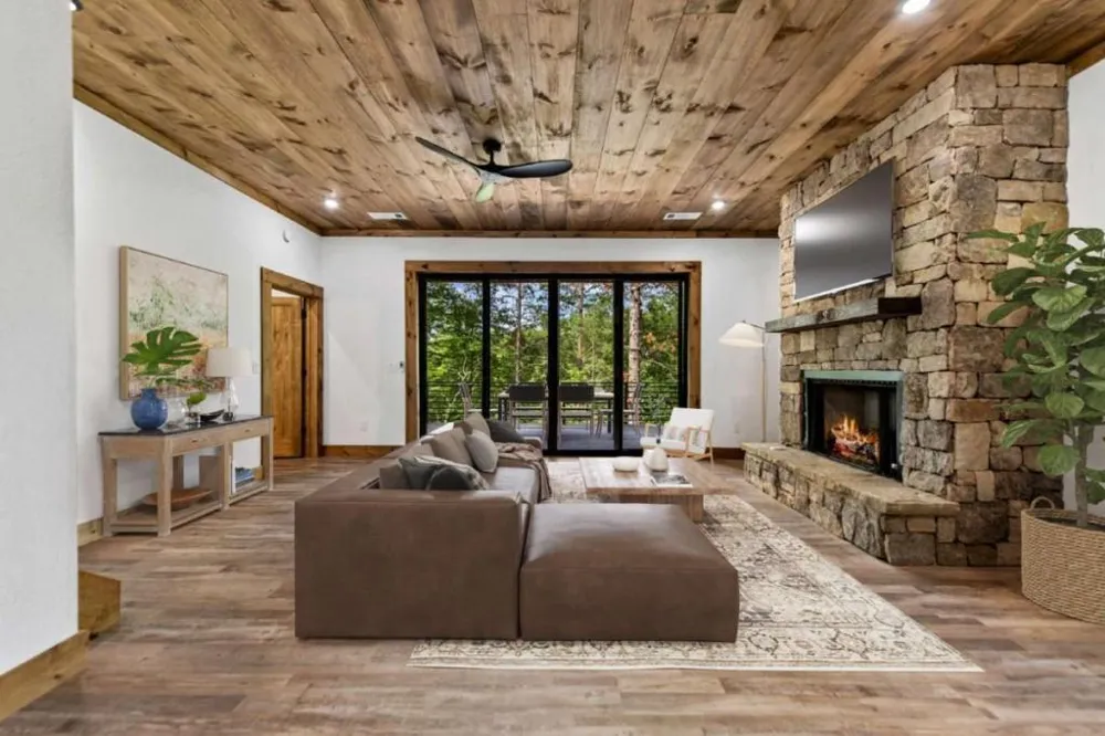 65 Wolf Creek Heights Mineral Bluff, GA 30559