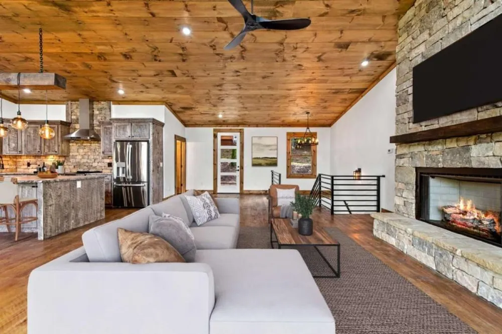 65 Wolf Creek Heights Mineral Bluff, GA 30559