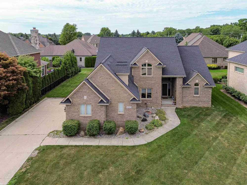 49571 Compass Point Drive Chesterfield Township, MI 48047