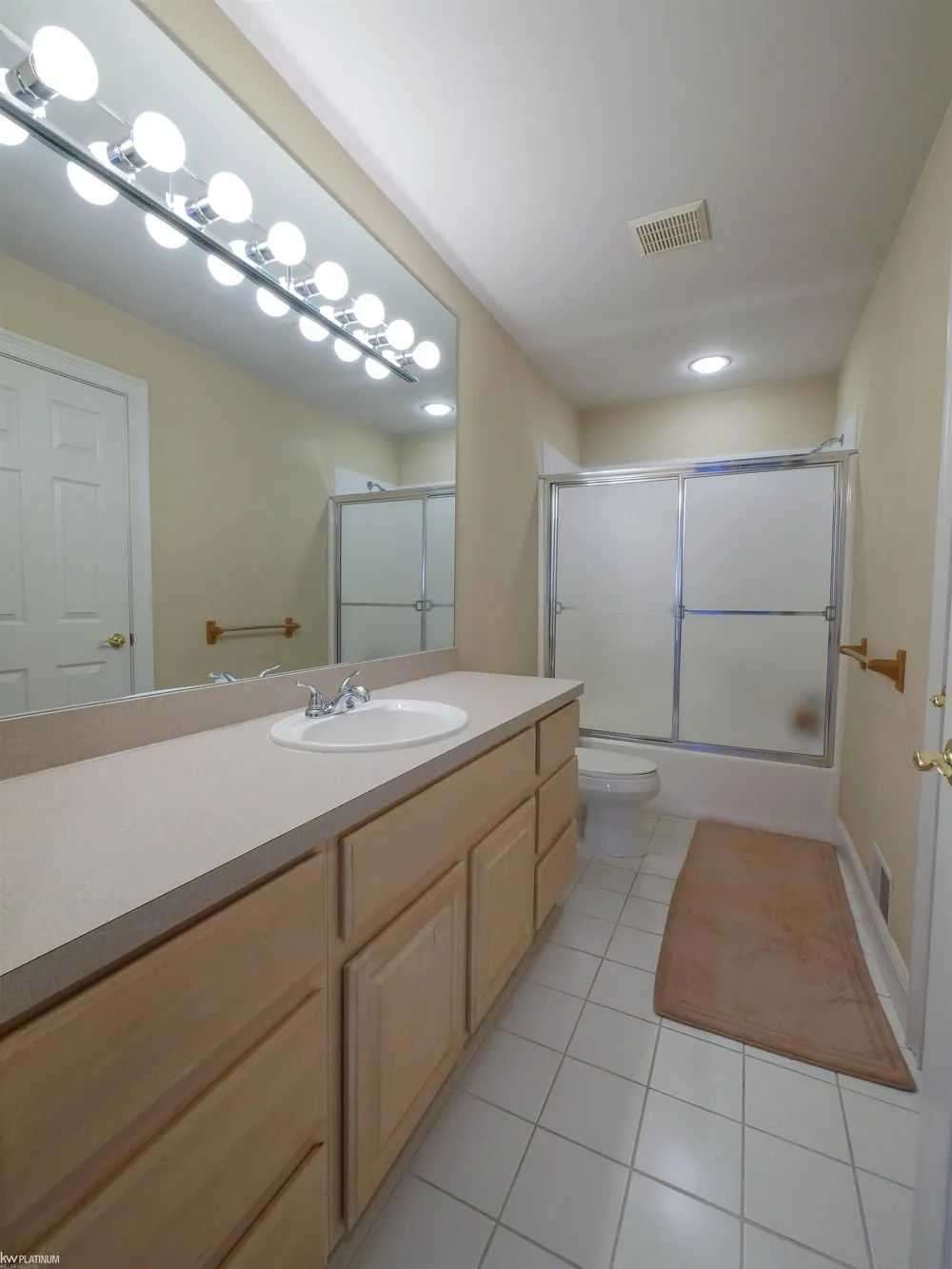 49571 Compass Point Drive Chesterfield Township, MI 48047