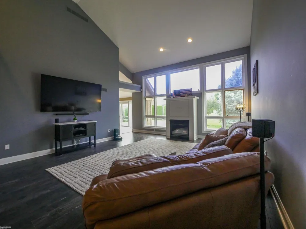 49571 Compass Point Drive Chesterfield Township, MI 48047