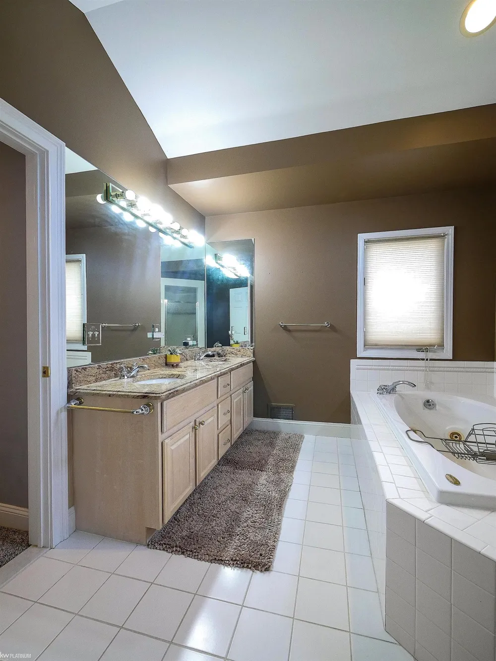 49571 Compass Point Drive Chesterfield Township, MI 48047