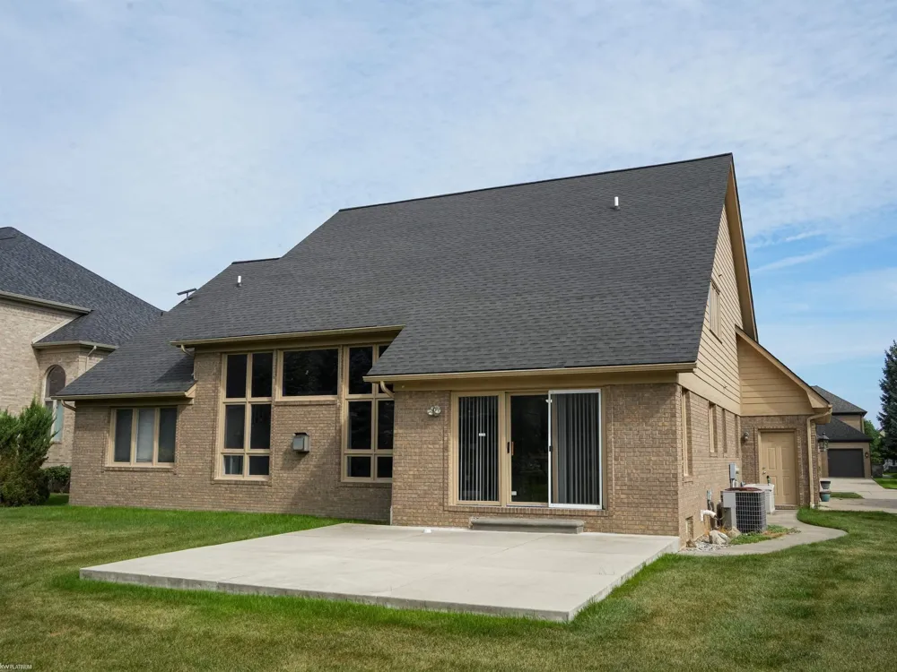 49571 Compass Point Drive Chesterfield Township, MI 48047