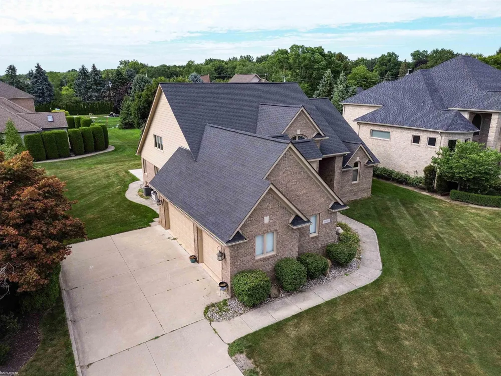 49571 Compass Point Drive Chesterfield Township, MI 48047