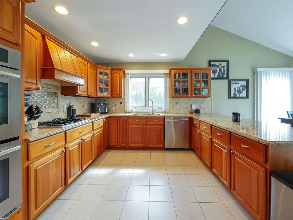 49571 Compass Point Drive Chesterfield Township, MI 48047