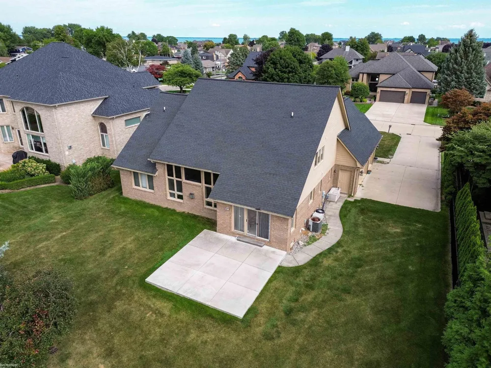 49571 Compass Point Drive Chesterfield Township, MI 48047