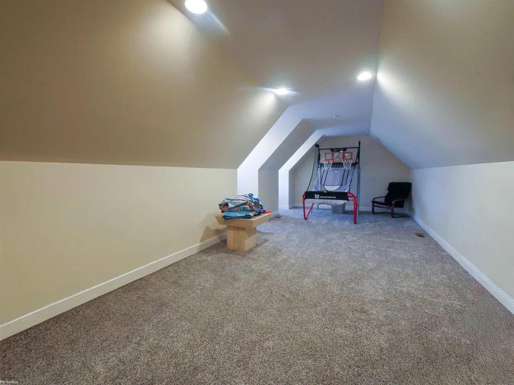 49571 Compass Point Drive Chesterfield Township, MI 48047