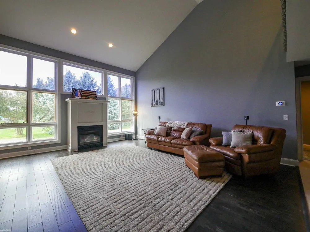49571 Compass Point Drive Chesterfield Township, MI 48047