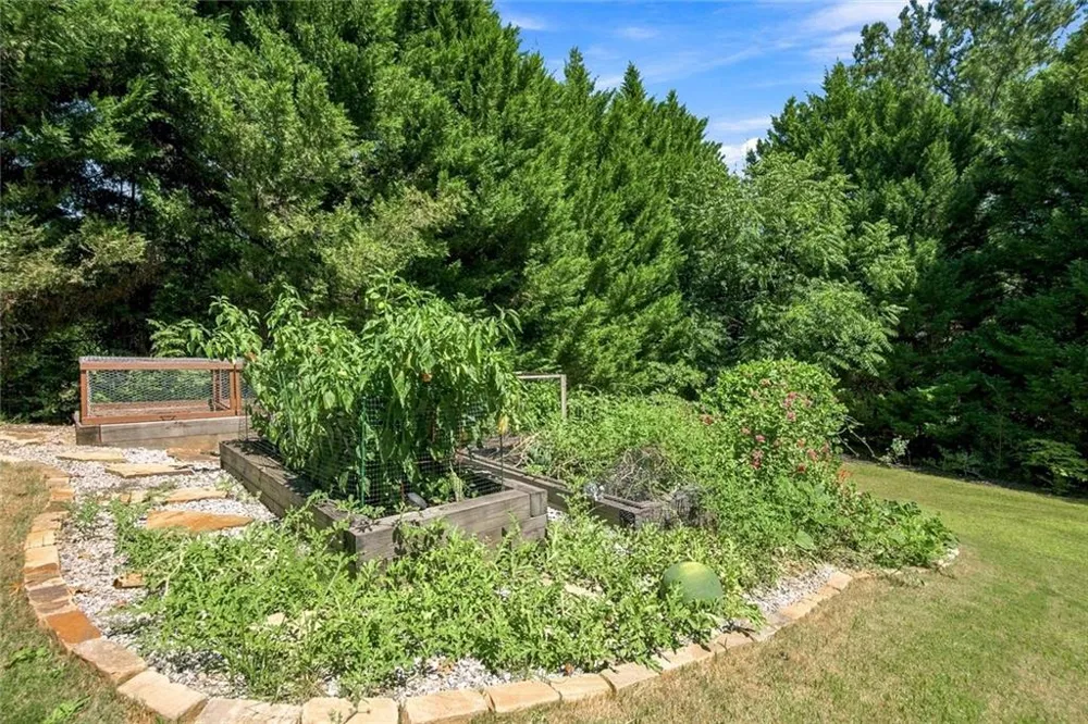 1044 Meadow Club Court Suwanee, GA 30024