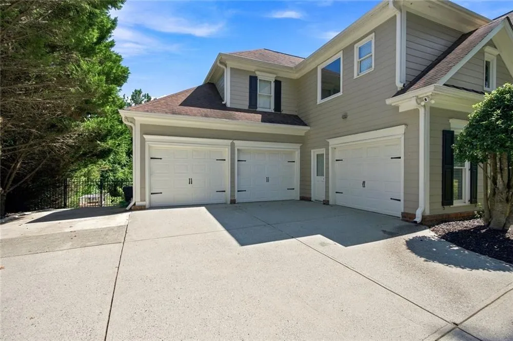 1044 Meadow Club Court Suwanee, GA 30024