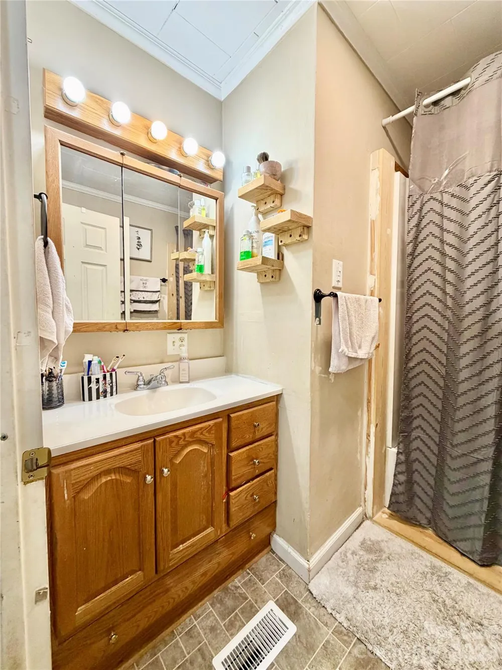 371 Sulphur Springs Road Hiddenite, NC 28636
