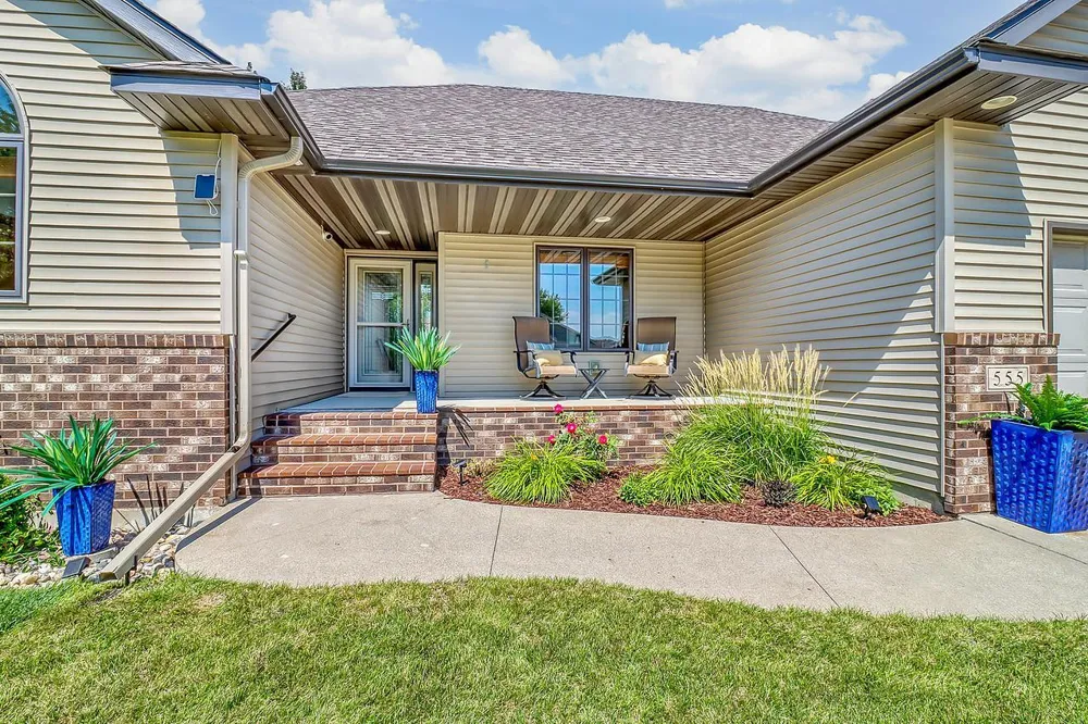 555 Queens Court Moorhead, MN 56560