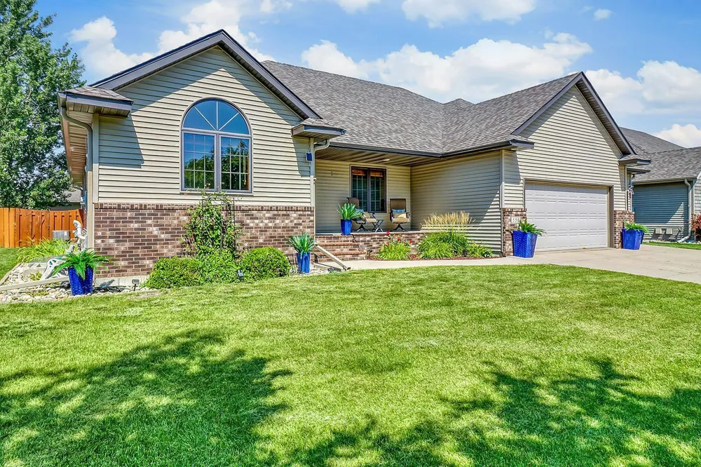 555 Queens Court Moorhead, MN 56560