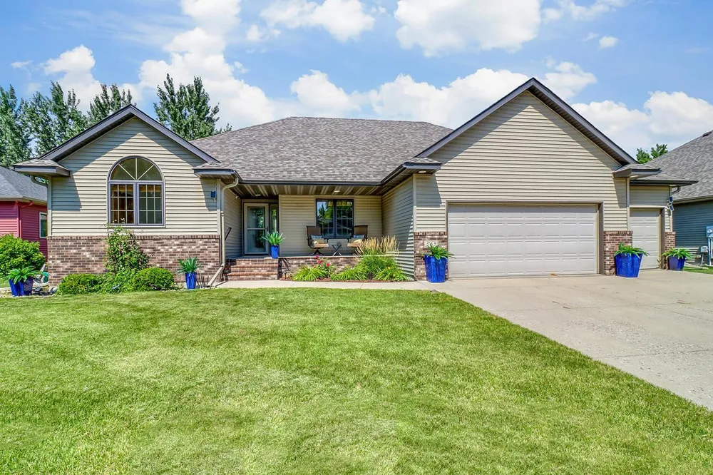 555 Queens Court Moorhead, MN 56560