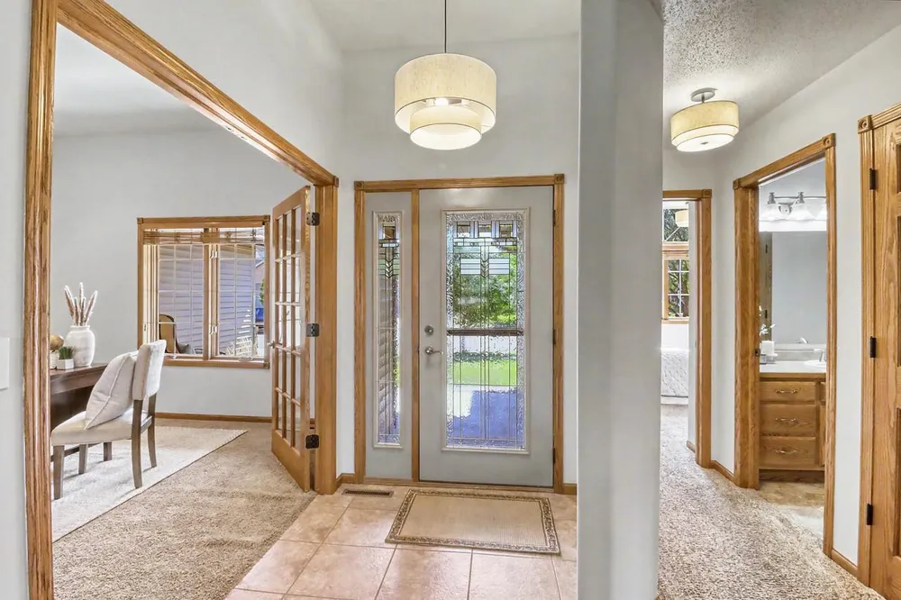 555 Queens Court Moorhead, MN 56560