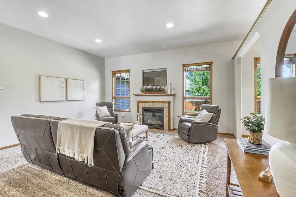 555 Queens Court Moorhead, MN 56560