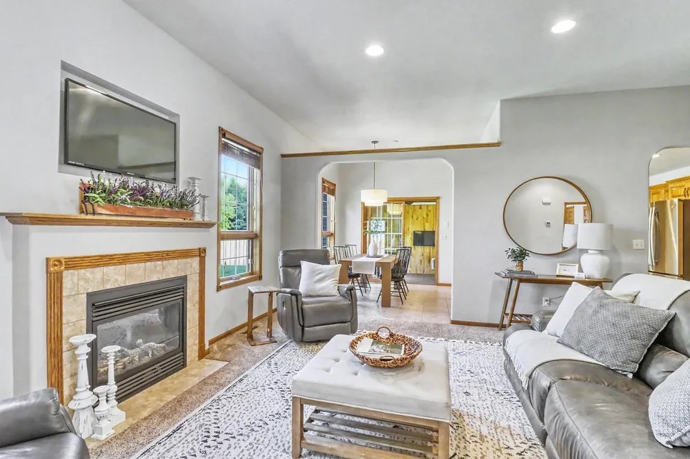 555 Queens Court Moorhead, MN 56560