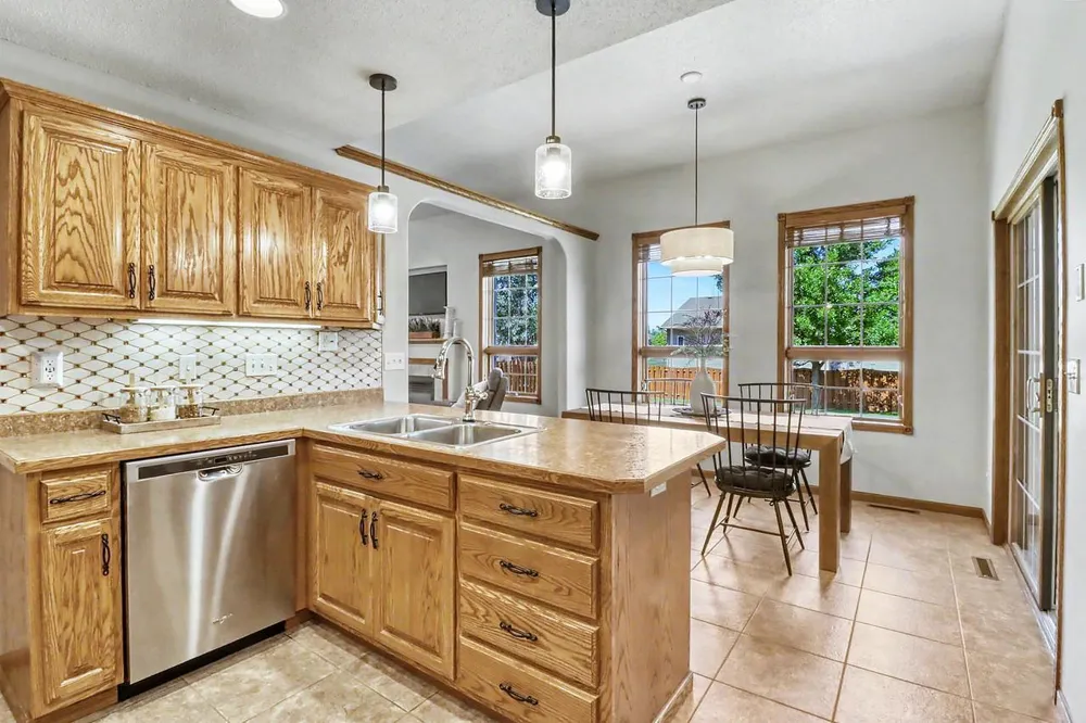 555 Queens Court Moorhead, MN 56560
