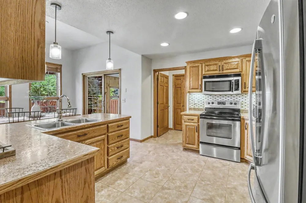 555 Queens Court Moorhead, MN 56560