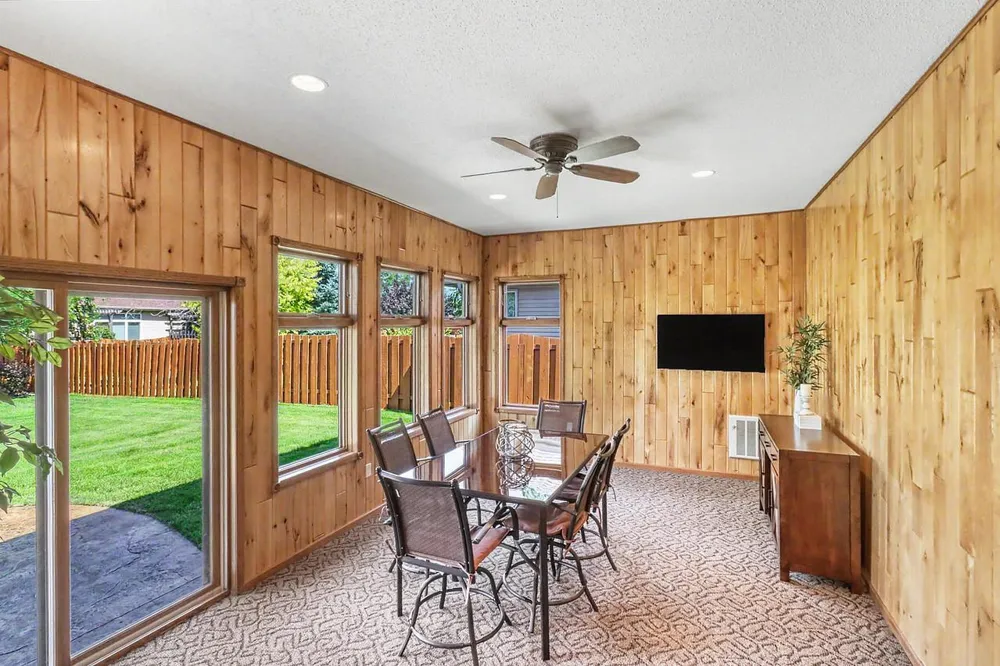 555 Queens Court Moorhead, MN 56560