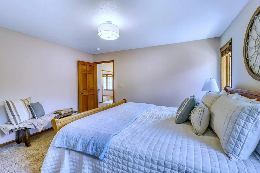 555 Queens Court Moorhead, MN 56560