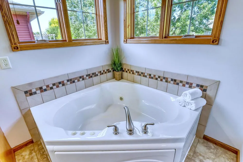 555 Queens Court Moorhead, MN 56560