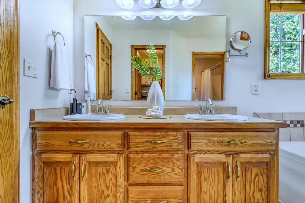 555 Queens Court Moorhead, MN 56560
