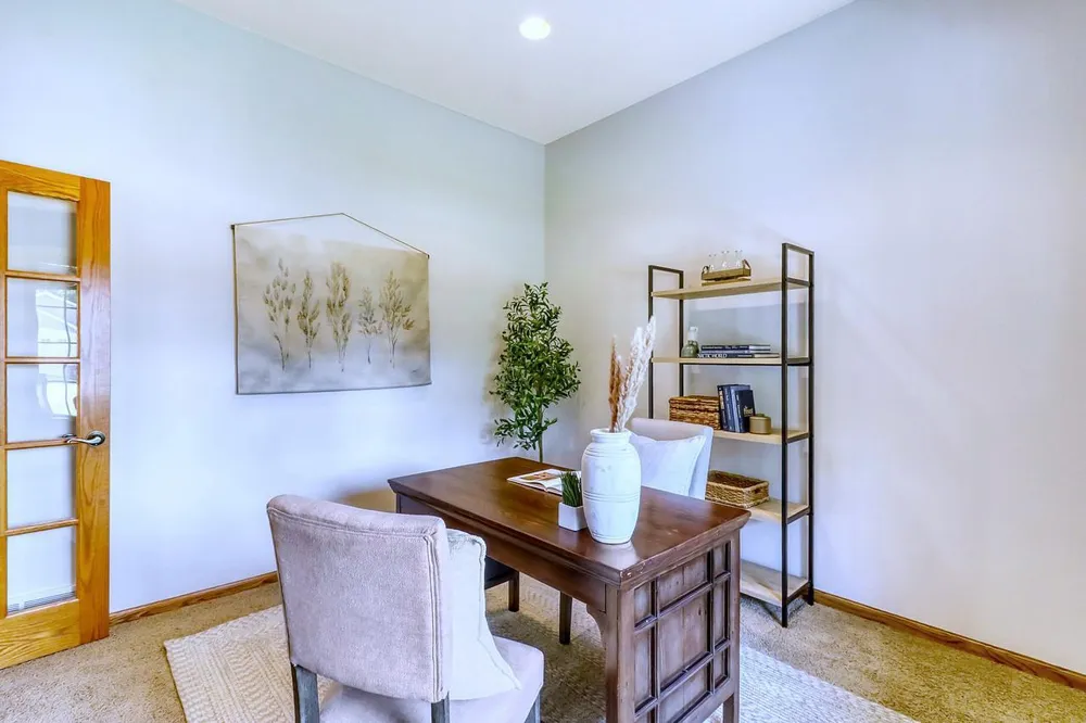 555 Queens Court Moorhead, MN 56560