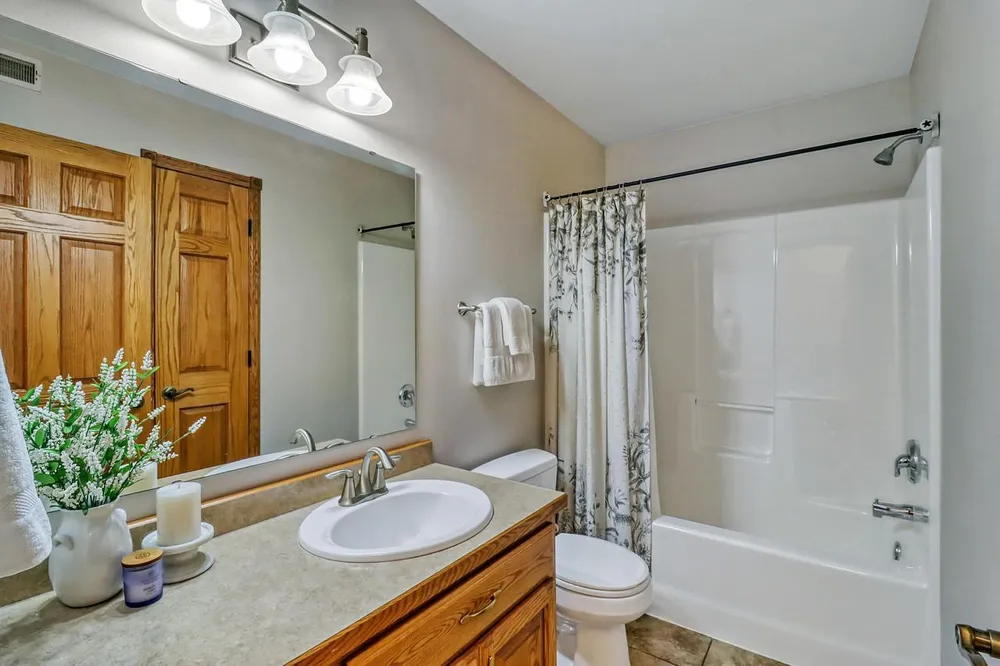 555 Queens Court Moorhead, MN 56560