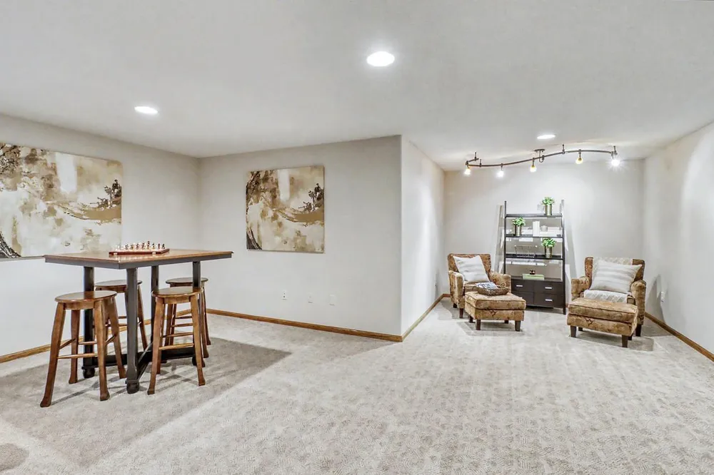 555 Queens Court Moorhead, MN 56560