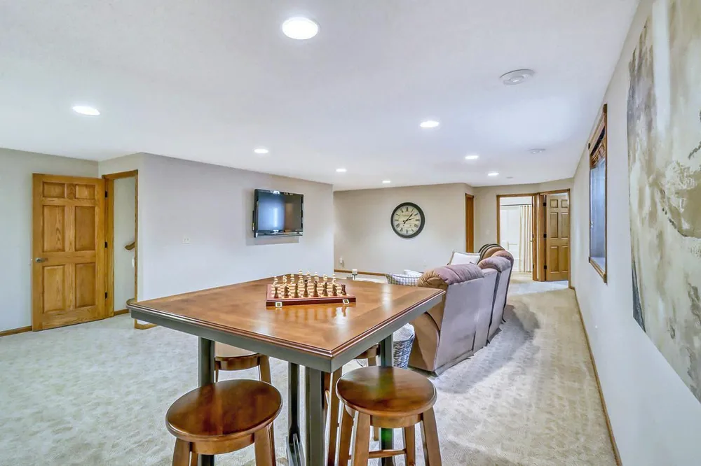 555 Queens Court Moorhead, MN 56560