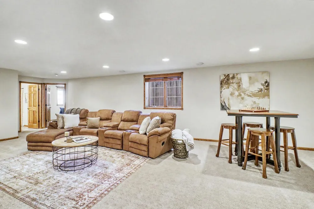 555 Queens Court Moorhead, MN 56560