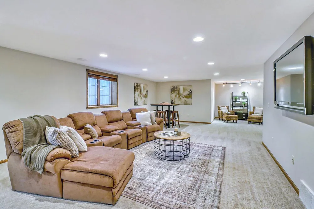 555 Queens Court Moorhead, MN 56560