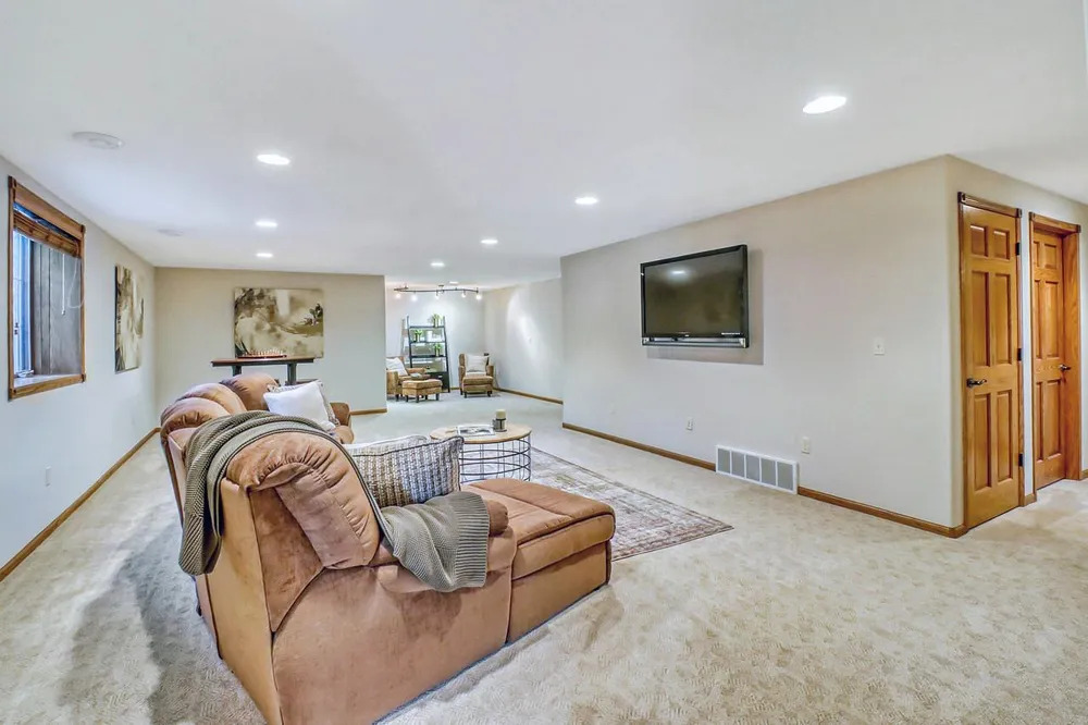 555 Queens Court Moorhead, MN 56560