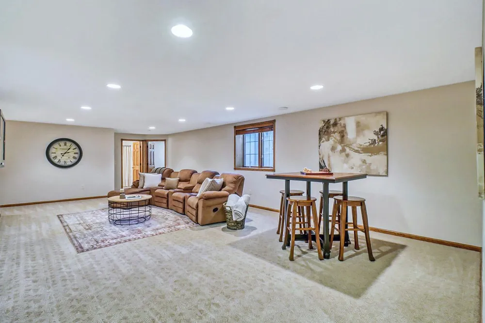 555 Queens Court Moorhead, MN 56560