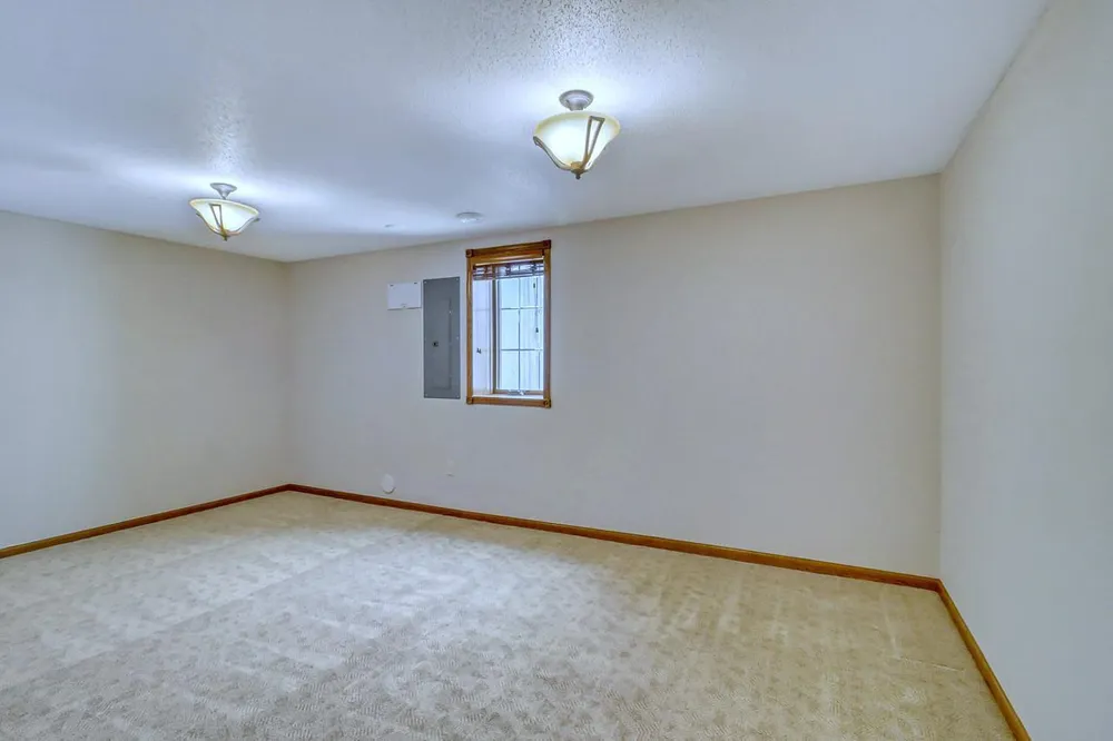 555 Queens Court Moorhead, MN 56560