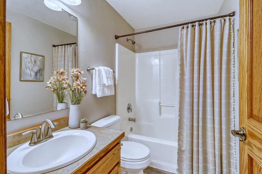 555 Queens Court Moorhead, MN 56560
