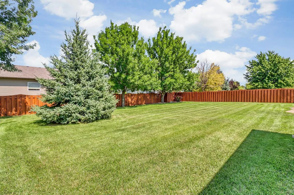 555 Queens Court Moorhead, MN 56560