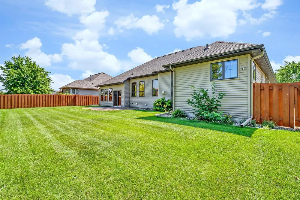 555 Queens Court Moorhead, MN 56560