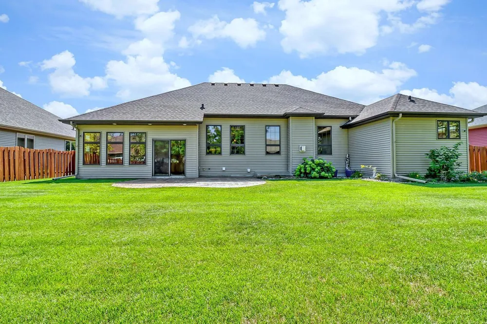 555 Queens Court Moorhead, MN 56560