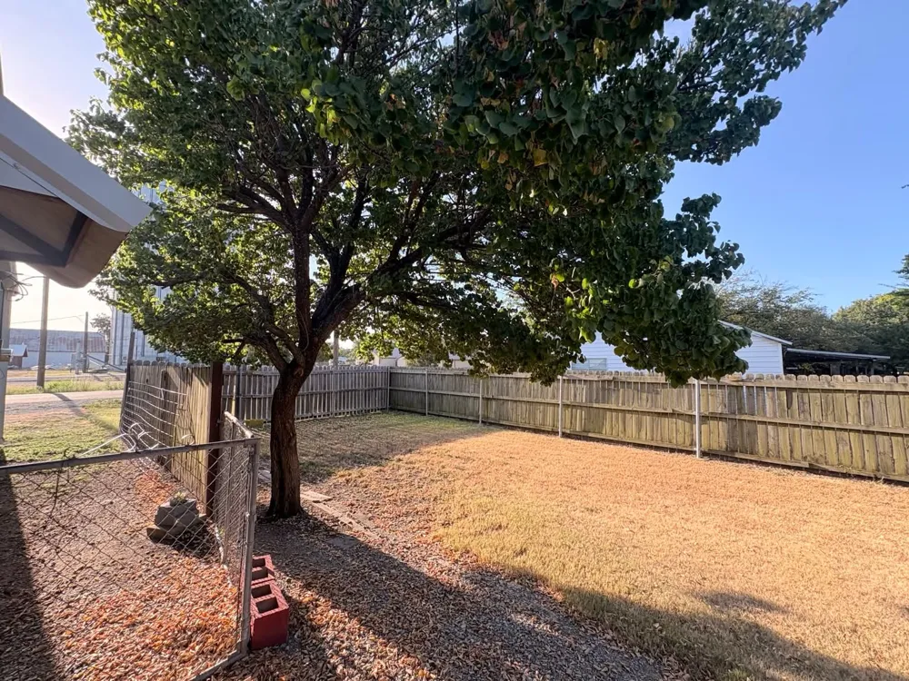 702 Main Street Windom, TX 75492