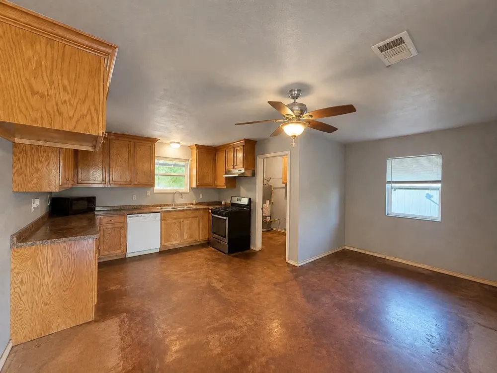 702 Main Street Windom, TX 75492