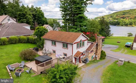 892 MARSH HILL ROAD