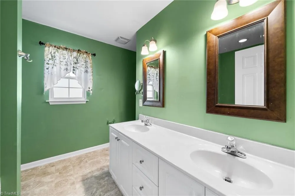 122 Eagle Point Court Kernersville, NC 27284