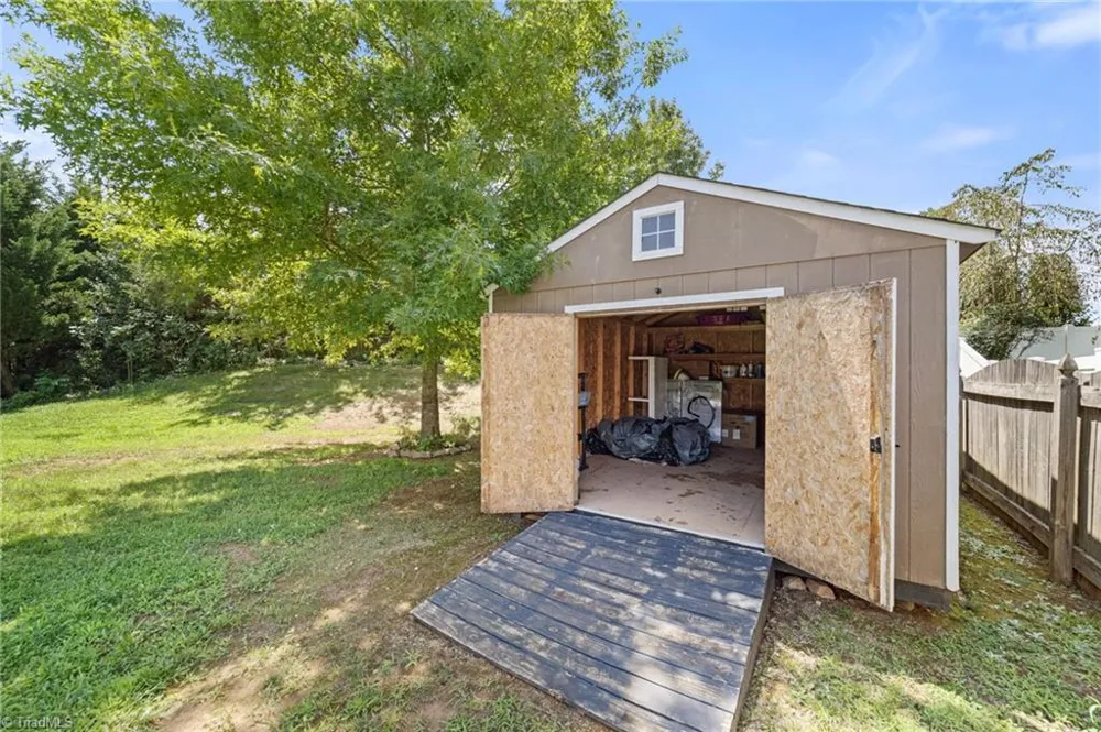 122 Eagle Point Court Kernersville, NC 27284